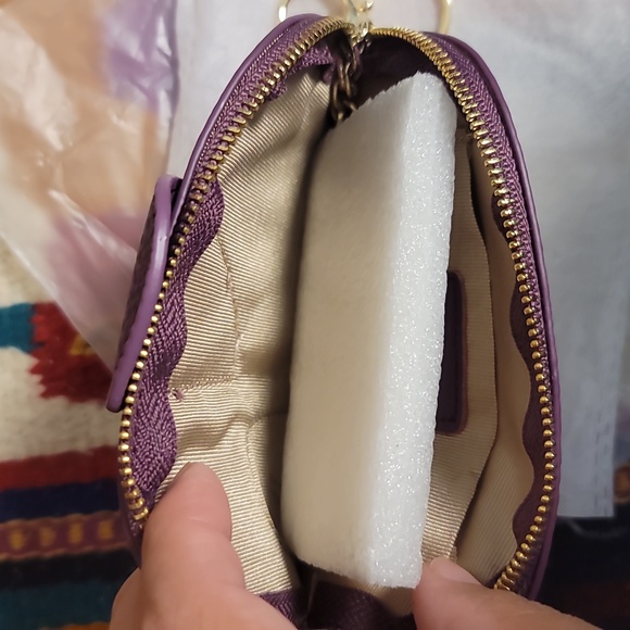 Purple elephant coin purse with zipper, tassel, and keyring, faux leather - Picture 3 of 4